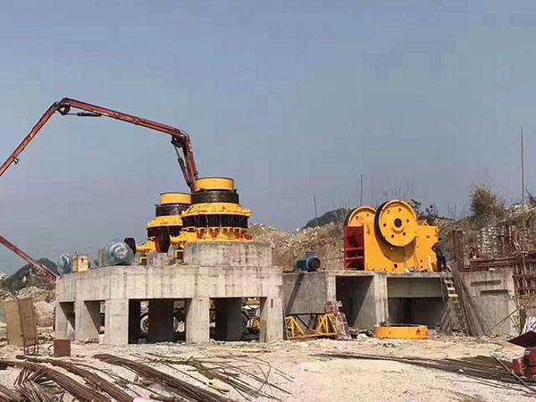 江西挖機(jī)移動破碎機(jī)環(huán)保